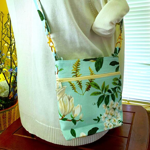 Handmade Cotton Crossbody Bag with Lining and Zippered Closure - Picture 3 of 10